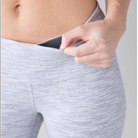 Lululemon Wunder Under Crop - Picture 5 of 9
